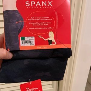 NWT -Spanx Seamless Camo Leggings